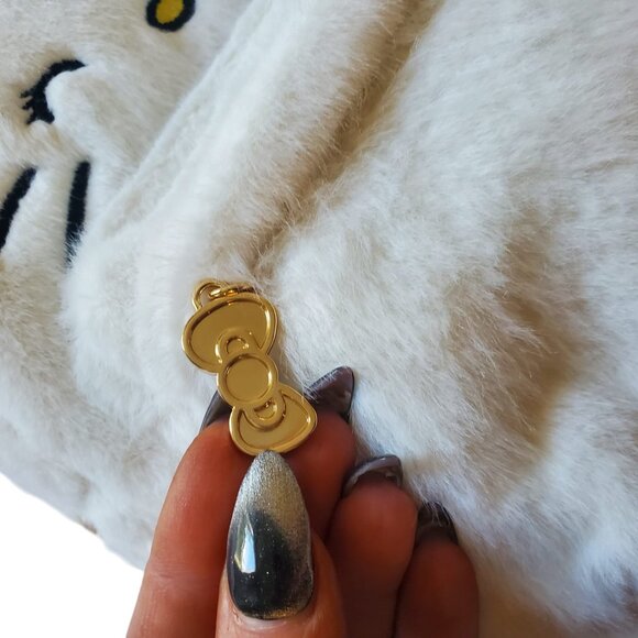 So Fluffy!! Hello Kitty Fluffy White Backpack School Bag - NWT - Picture 4 of 8